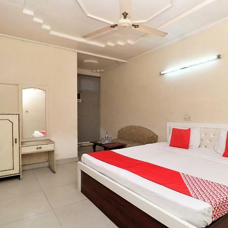 Oyo 24322 Hotel Gulshan Jalandhar Exteriör bild