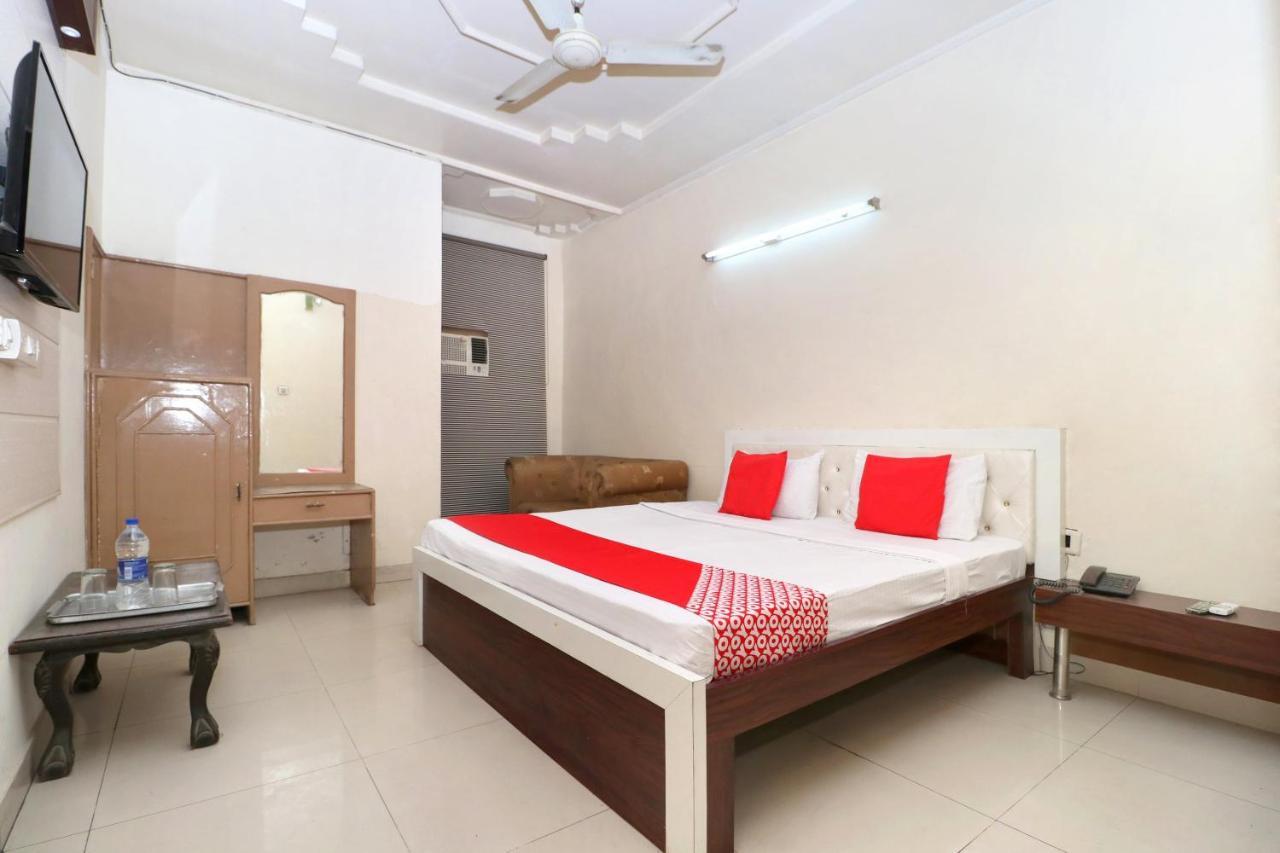 Oyo 24322 Hotel Gulshan Jalandhar Exteriör bild