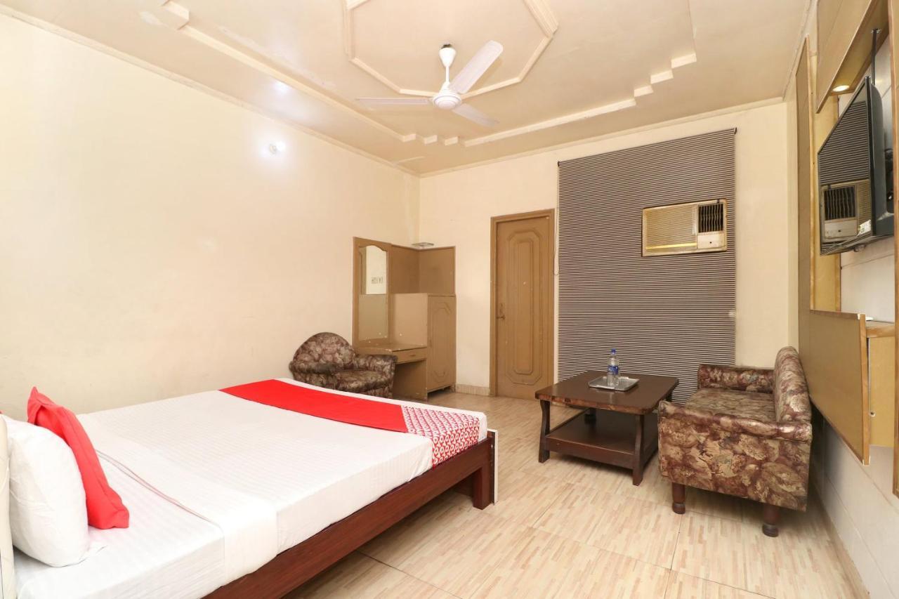 Oyo 24322 Hotel Gulshan Jalandhar Exteriör bild